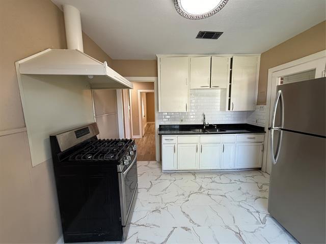 Building Photo - 2133 Edwin St