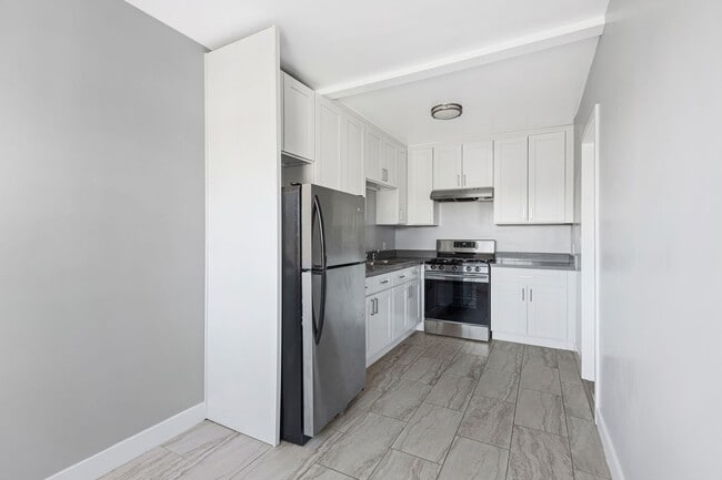 Building Photo - Beautiful 1BR 1BA Unit with Attached 1-Car Garage Located Near USC