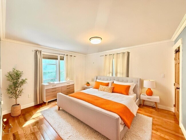Building Photo - 12 Dunstan St