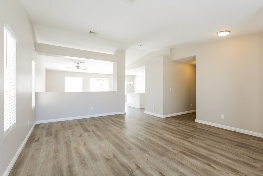 Building Photo - 5232 Shasta Daisy St