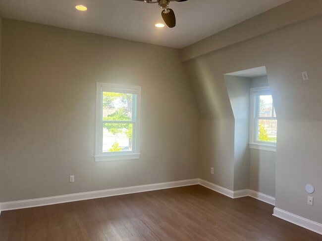 Building Photo - King Light, LLC