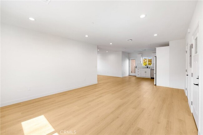 Building Photo - 4038 Somers Ave