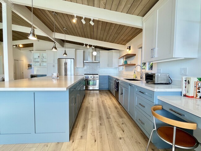 Building Photo - 2503 Aster St