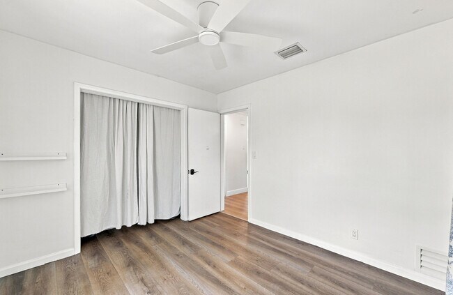 Building Photo - 351 SW 13th St