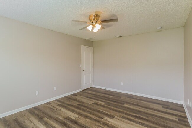 Building Photo - 1662 Sugarpine Drive