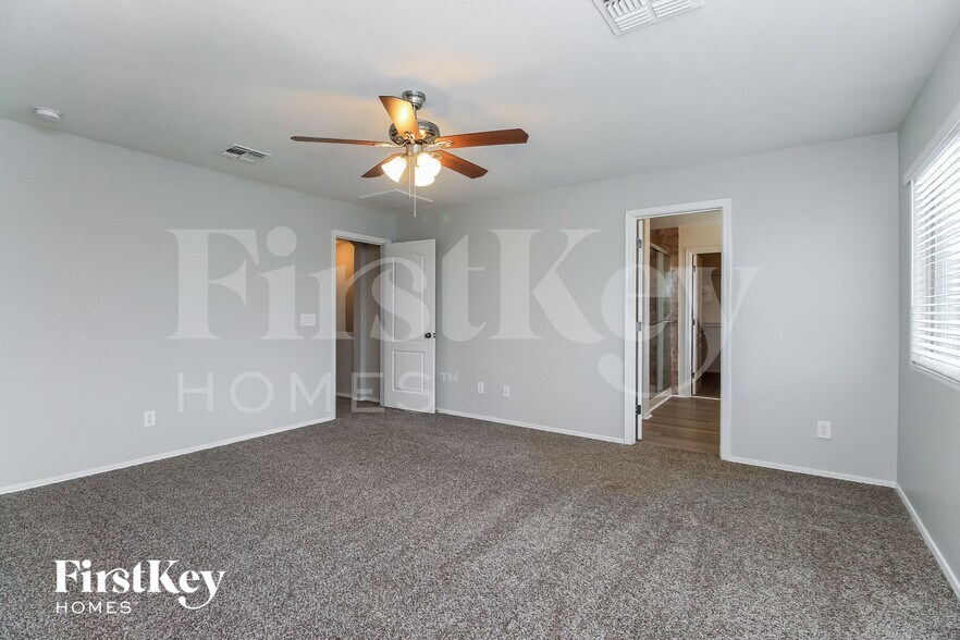 Building Photo - 617 E Payton Cir