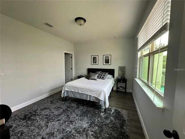 Building Photo - 8370 Lookout Pointe Dr