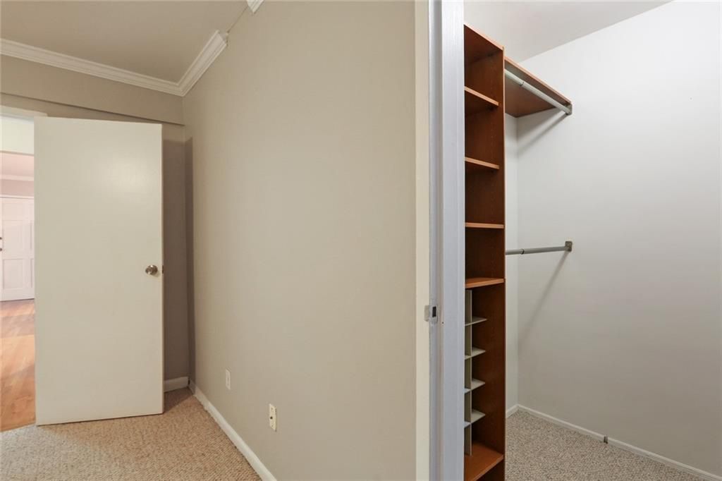 Building Photo - 880 Glendale Terrace NE