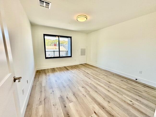 Building Photo - 414 Mather St
