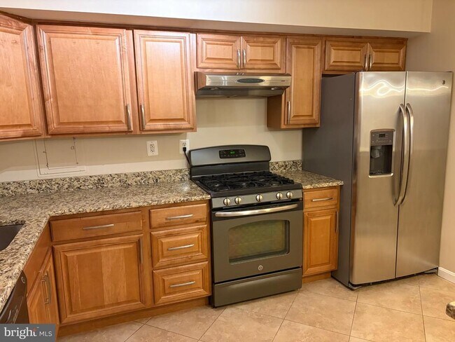 Building Photo - 1300 Army Navy Dr