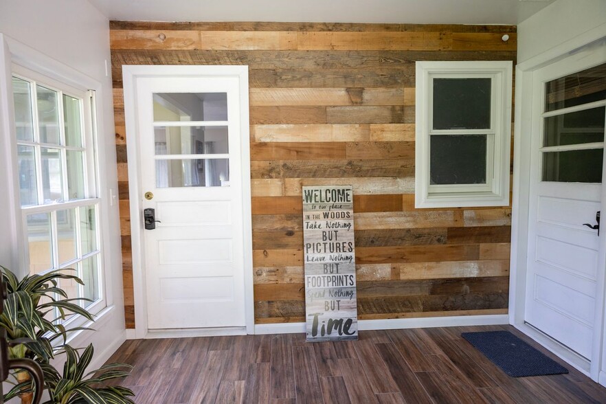 Building Photo - 18 Pinewood Shores