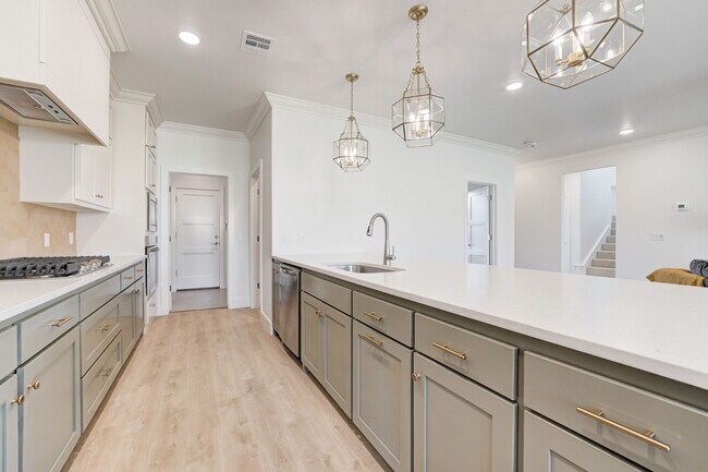 Building Photo - 14720 Avignon Ln