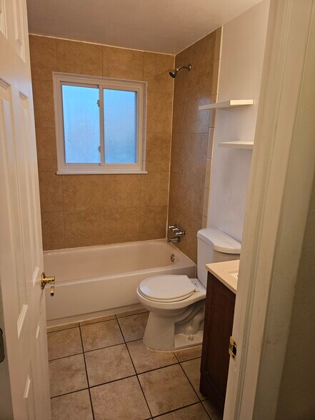 Building Photo - 10665 W Dakota Ave