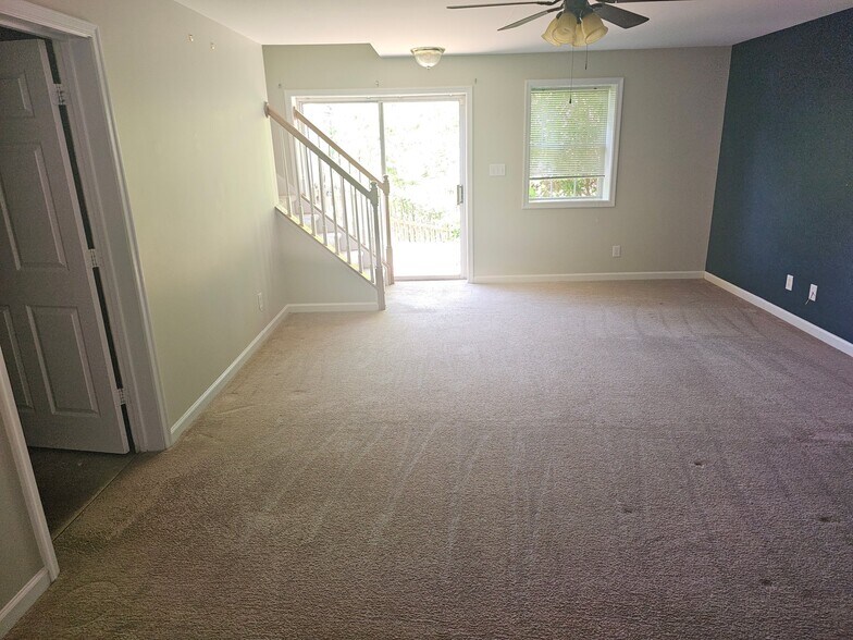 Building Photo - 9823 Minuteman Ct