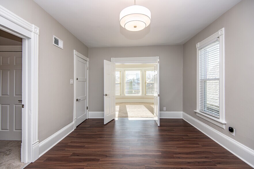 Living Room - 1016 E Pearson St