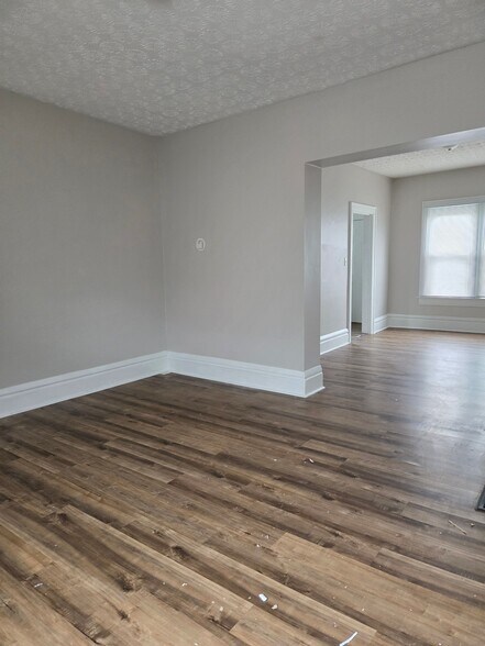 Building Photo - 800 E Whittier St