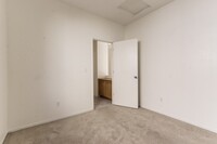 Building Photo - 9392 Lakepoint Dr