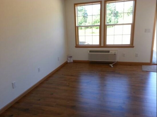 Building Photo - 8 Rockledge Ct