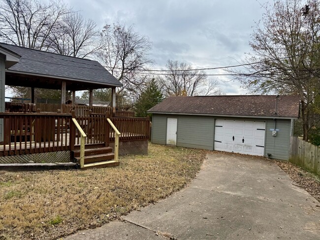 Building Photo - 909 President Ave