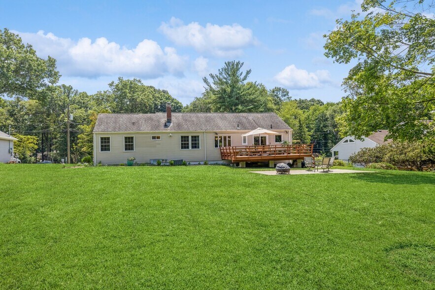 Building Photo - 558 Baylor Ave