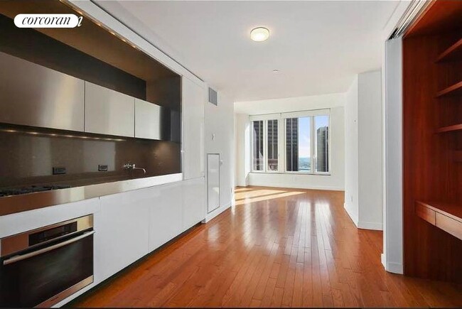 Primary Photo - 15 William St