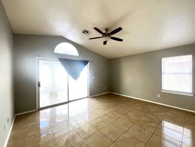 Building Photo - 3-Bedroom, 2-Bath House - Las Vegas, NV