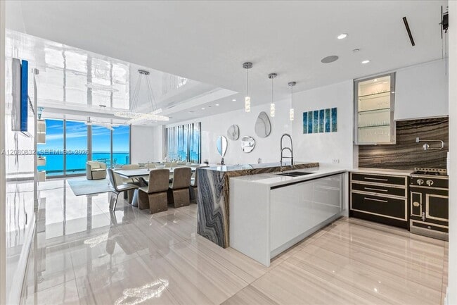Building Photo - 17901 Collins Ave
