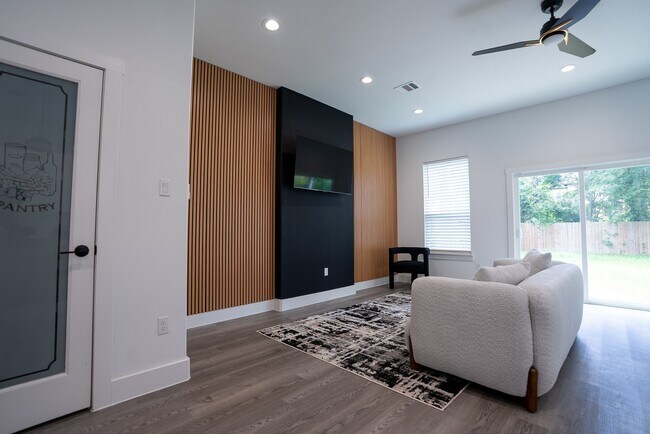 Building Photo - 3818 Lynnfield St