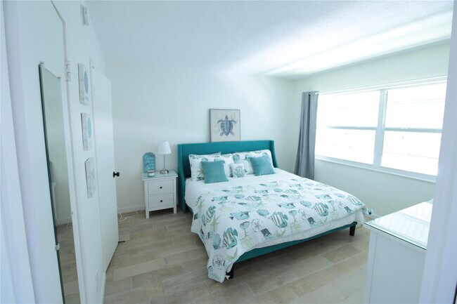 Building Photo - 440 Paradise Isle Blvd
