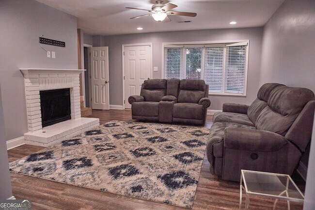 Building Photo - 248 Mill Creek Pl