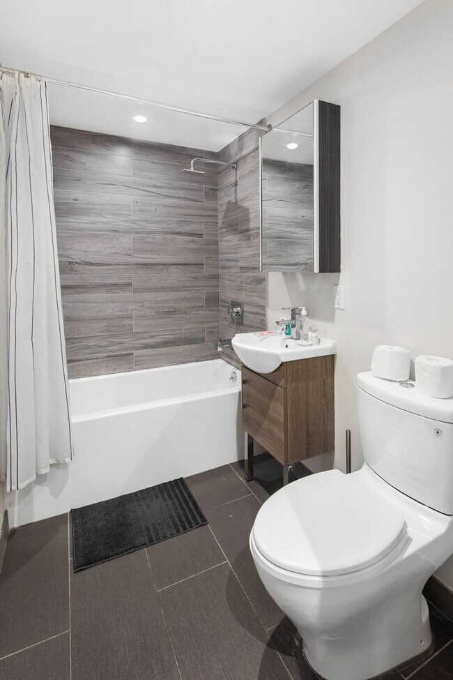 Building Photo - 4 York Ave