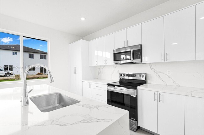 Building Photo - 22469 SW 125th Ave