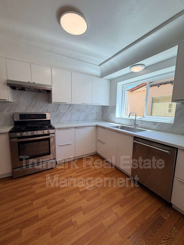 Building Photo - 729 South St