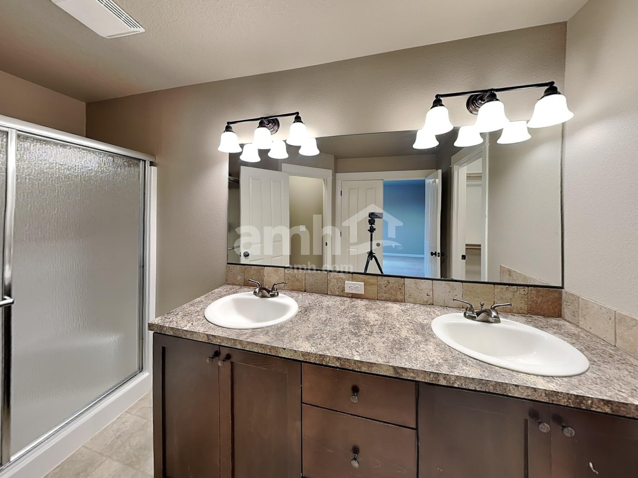 Building Photo - 468 Tulip Ave