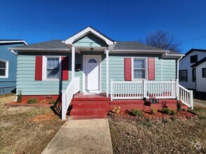 Building Photo - Nice 2 Bedroom Bungalow in Historic Hoskins