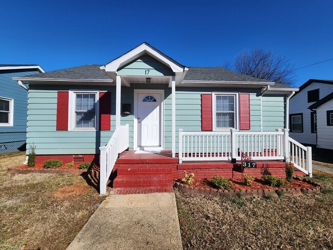 Primary Photo - Nice 2 Bedroom Bungalow in Historic Hoskins