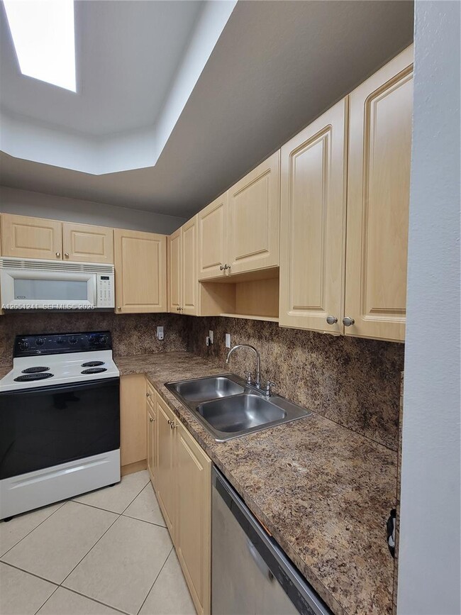 Building Photo - 2335 Mariner Ct