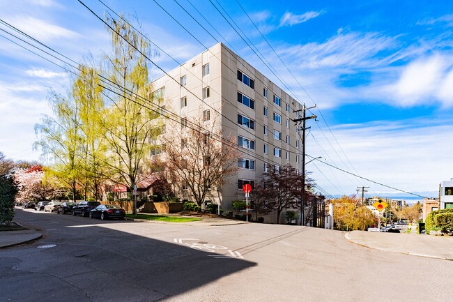 Building Photo - Park Manor Apartments
