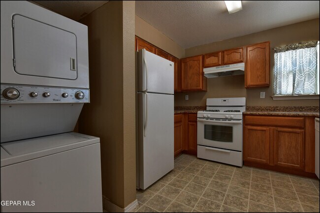 Building Photo - 3404 Blue Earth Ln