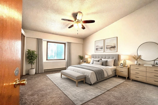 Building Photo - 3 bed, 2 bath Townhome - 1 Month Free on a 12-Month Lease!