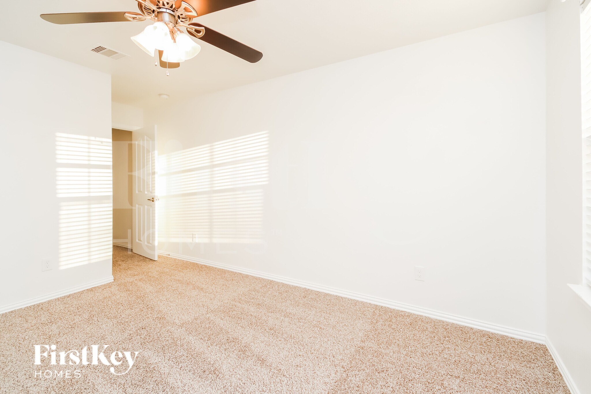 Building Photo - 28603 Hidden Lake W