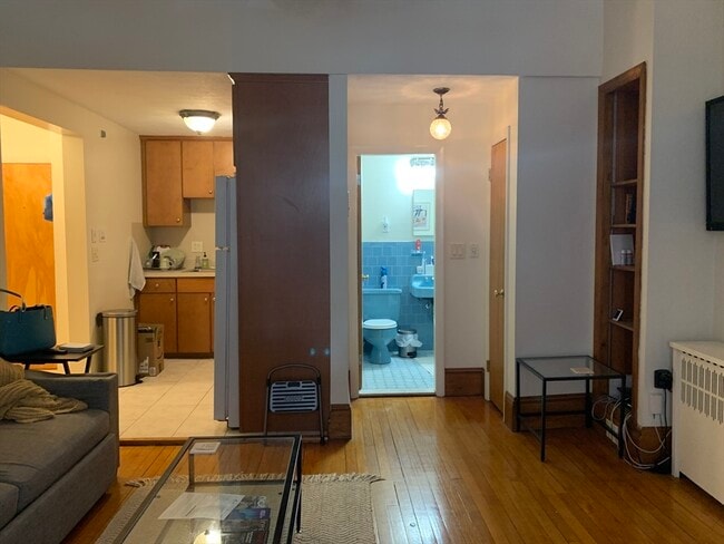 Building Photo - 907 Beacon St