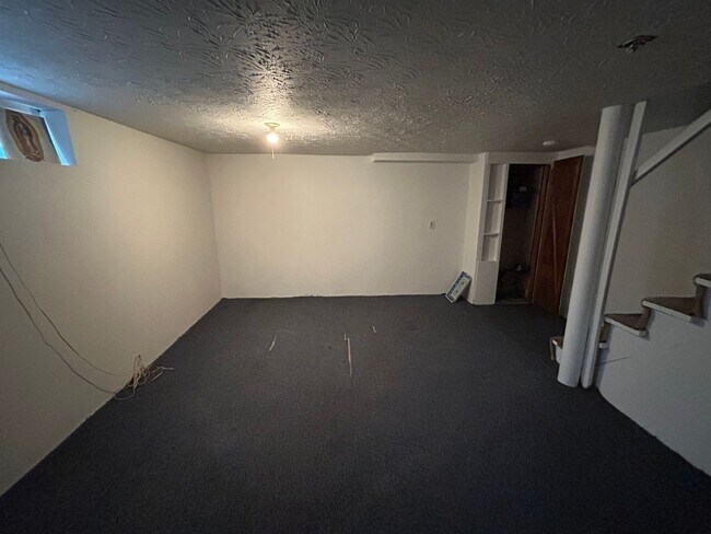Building Photo - 14018 Cayuga Ct
