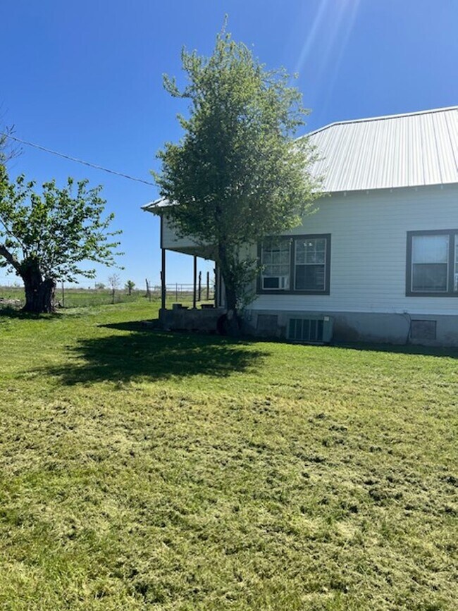 Building Photo - 755 CR 149