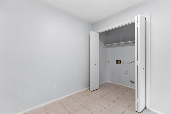 Building Photo - 618 Rollingway Dr