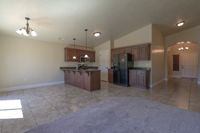 Building Photo - Pet Friendly-Beautiful 3 bed 2 bath home w...