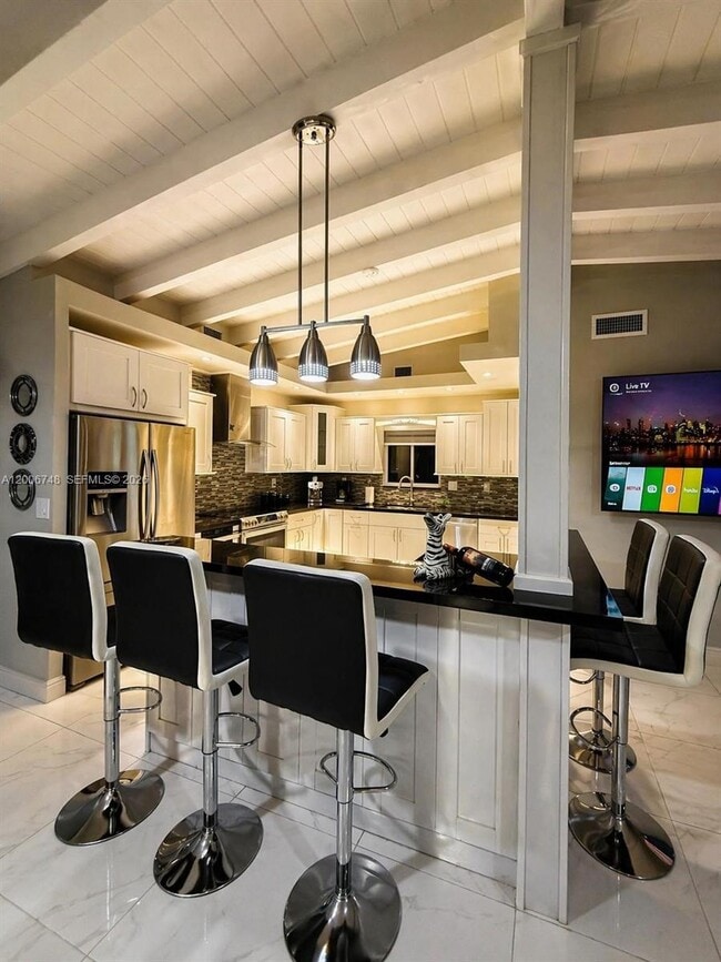 Building Photo - 561 NE 172nd St