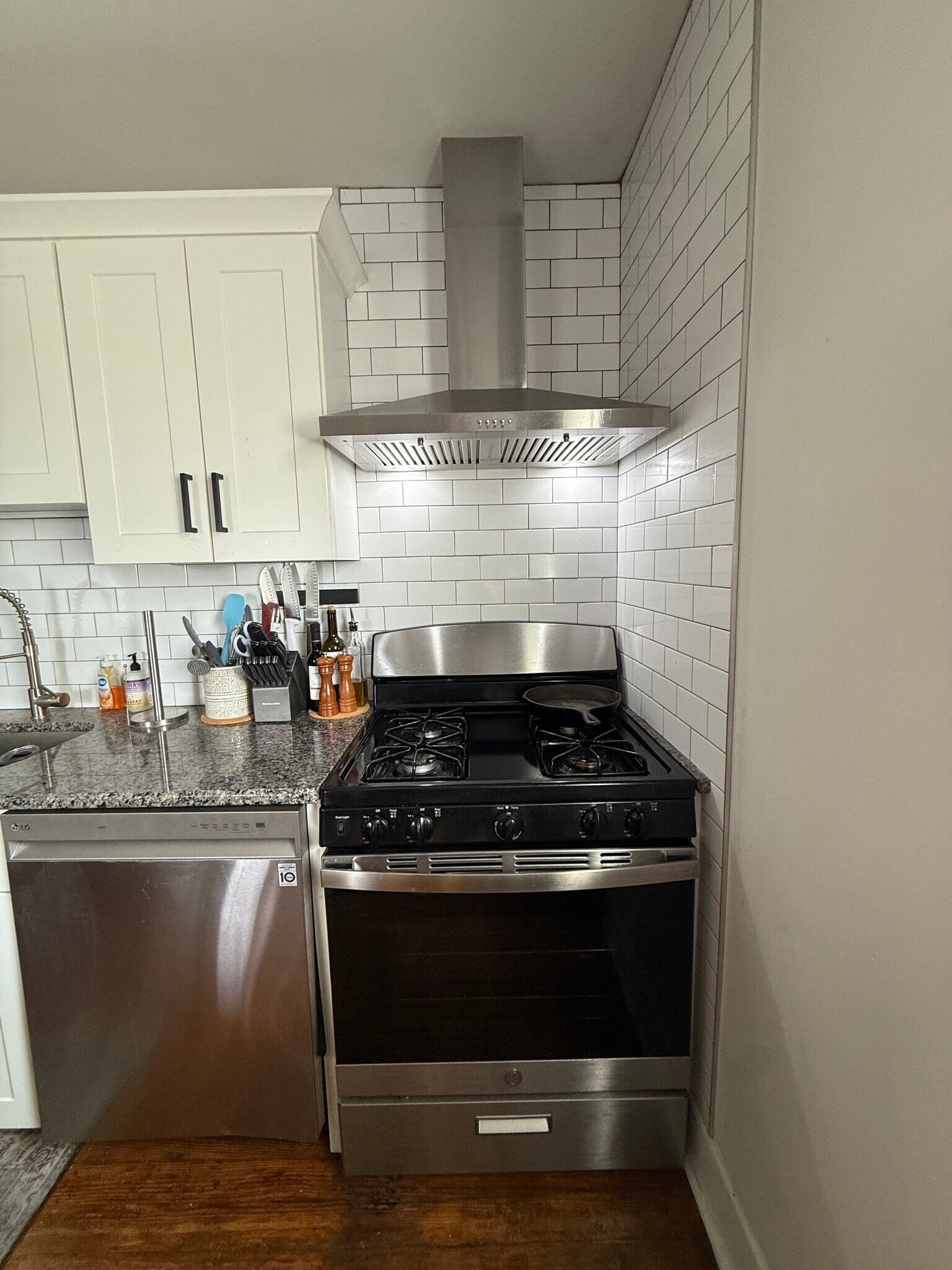 Building Photo - 319 Green Ln