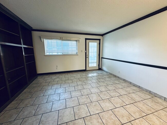 #3 Living - WestWall Apartments