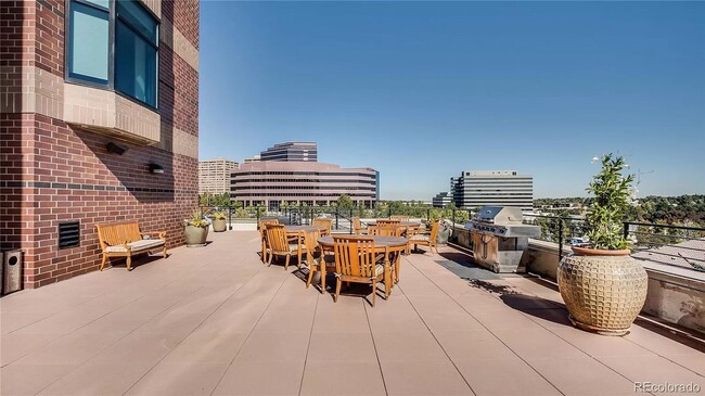 Building Photo - Penterra Plaza Condo with Amazing Panorami...